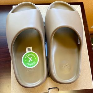 🔥Yeezy slides🔥